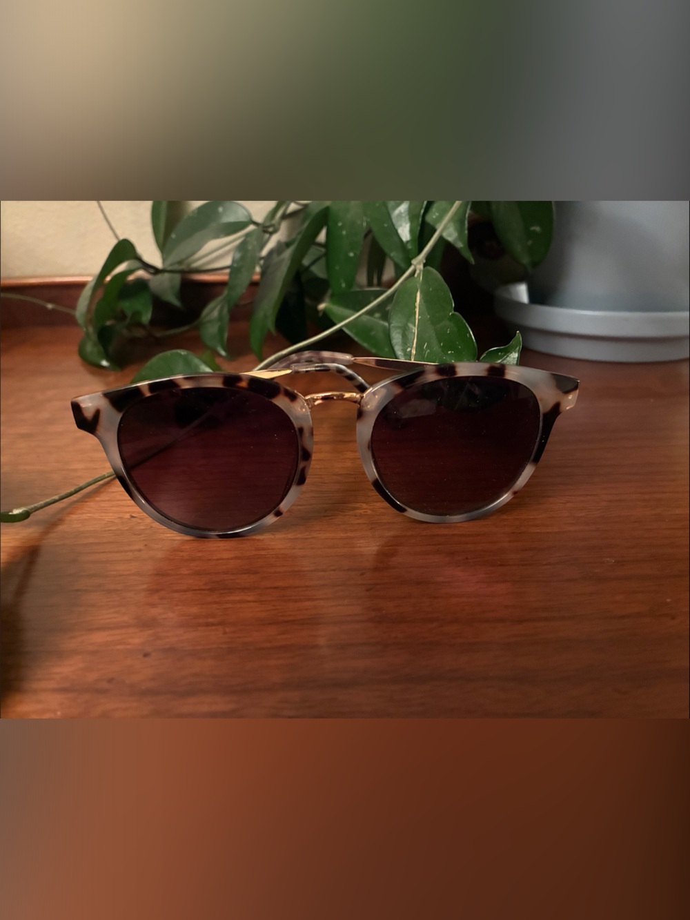 Oscar de la Renta Tortoiseshell Sunglasses with Brown Lenses